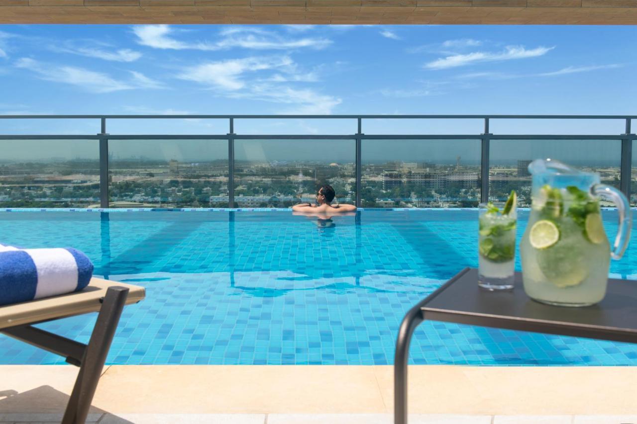 Swissotel Living Jeddah Ngoại thất bức ảnh The swimming pool at the hotel
