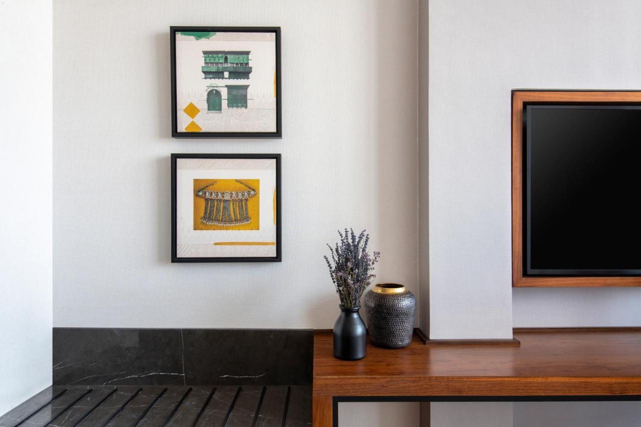 Swissotel Living Jeddah Ngoại thất bức ảnh Artwork by artist, Mark Foxley