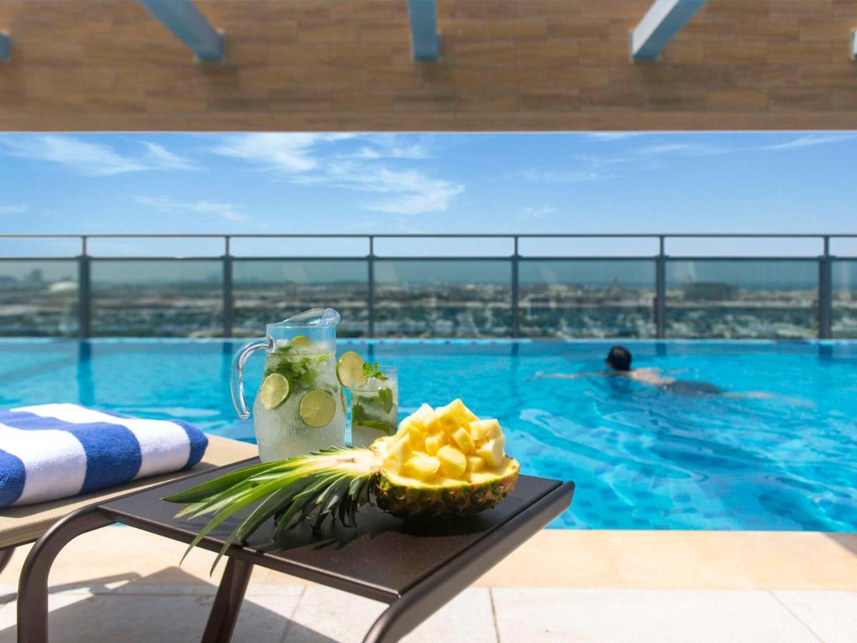 Swissotel Living Jeddah Ngoại thất bức ảnh The swimming pool at the hotel