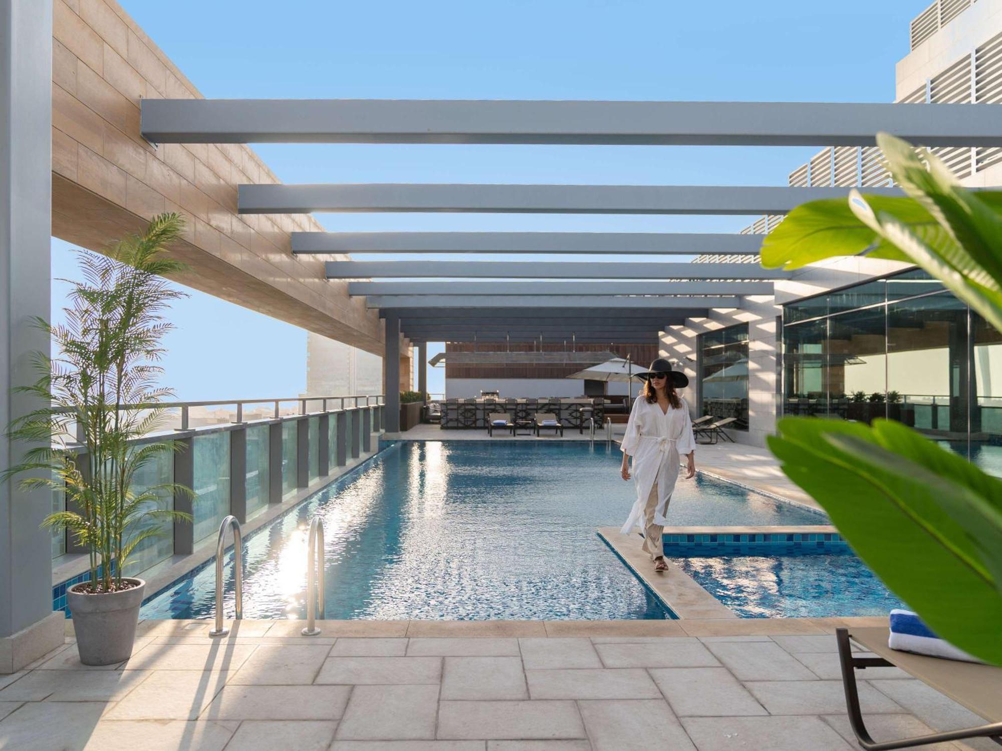 Swissotel Living Jeddah Ngoại thất bức ảnh The swimming pool at the hotel