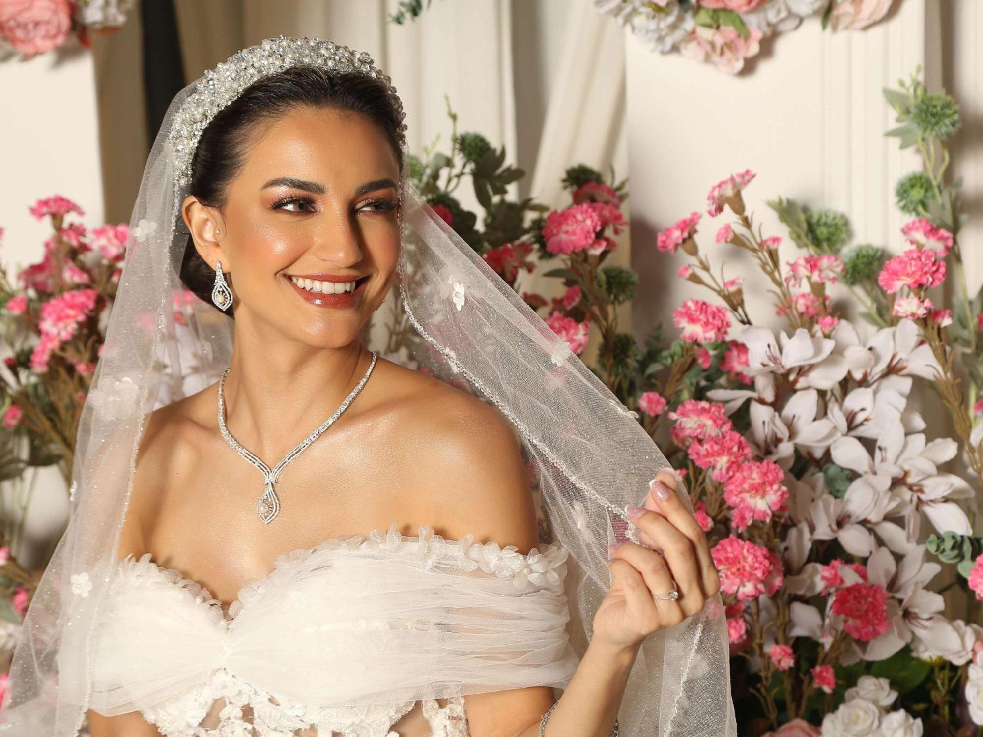 Swissotel Living Jeddah Ngoại thất bức ảnh A bride wearing a veil